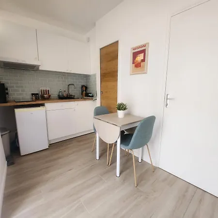 Proche De La Vieille Et Promenade Des Apartment